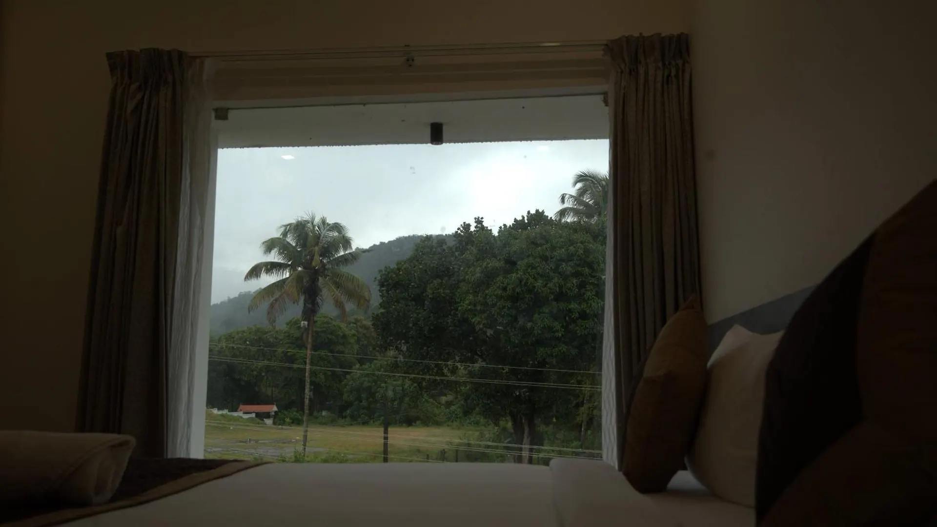 Sreeja Myst Hotel Athirappilly India