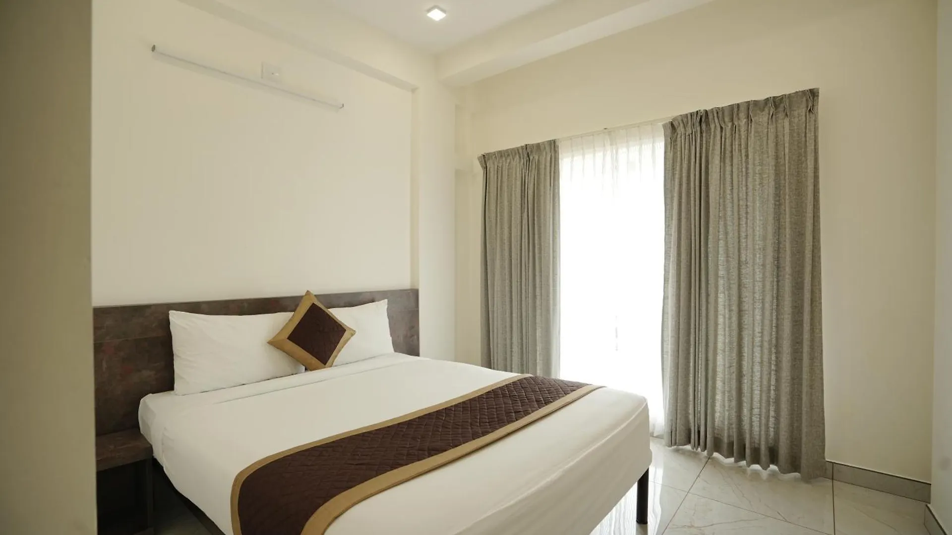 Sreeja Myst Hotel Athirappilly India