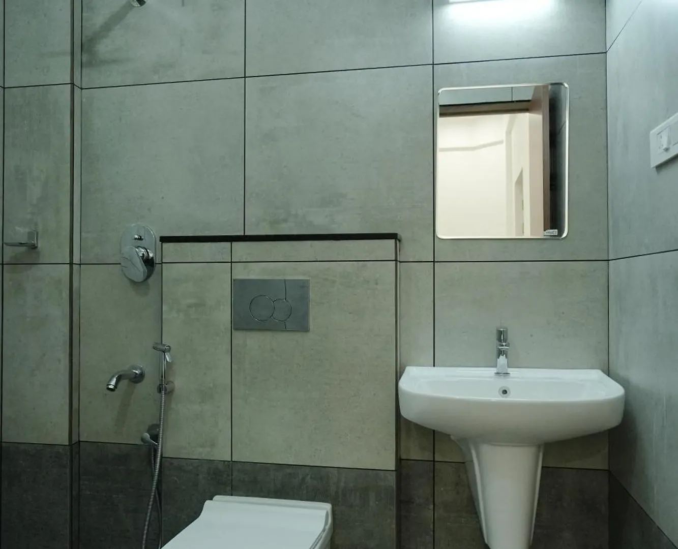 Sreeja Myst Hotel Athirappilly