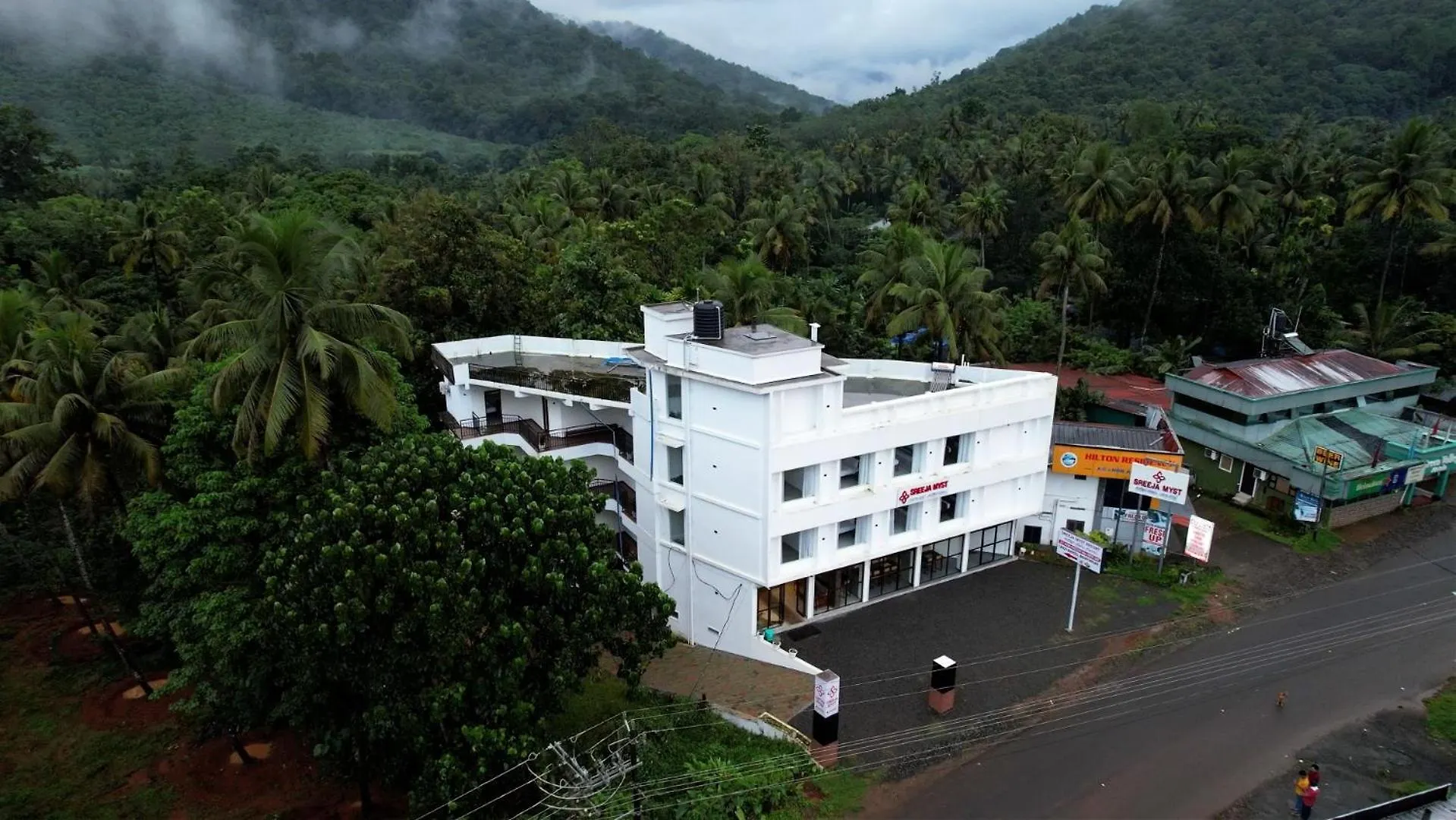 Sreeja Myst Hotel Athirappilly India