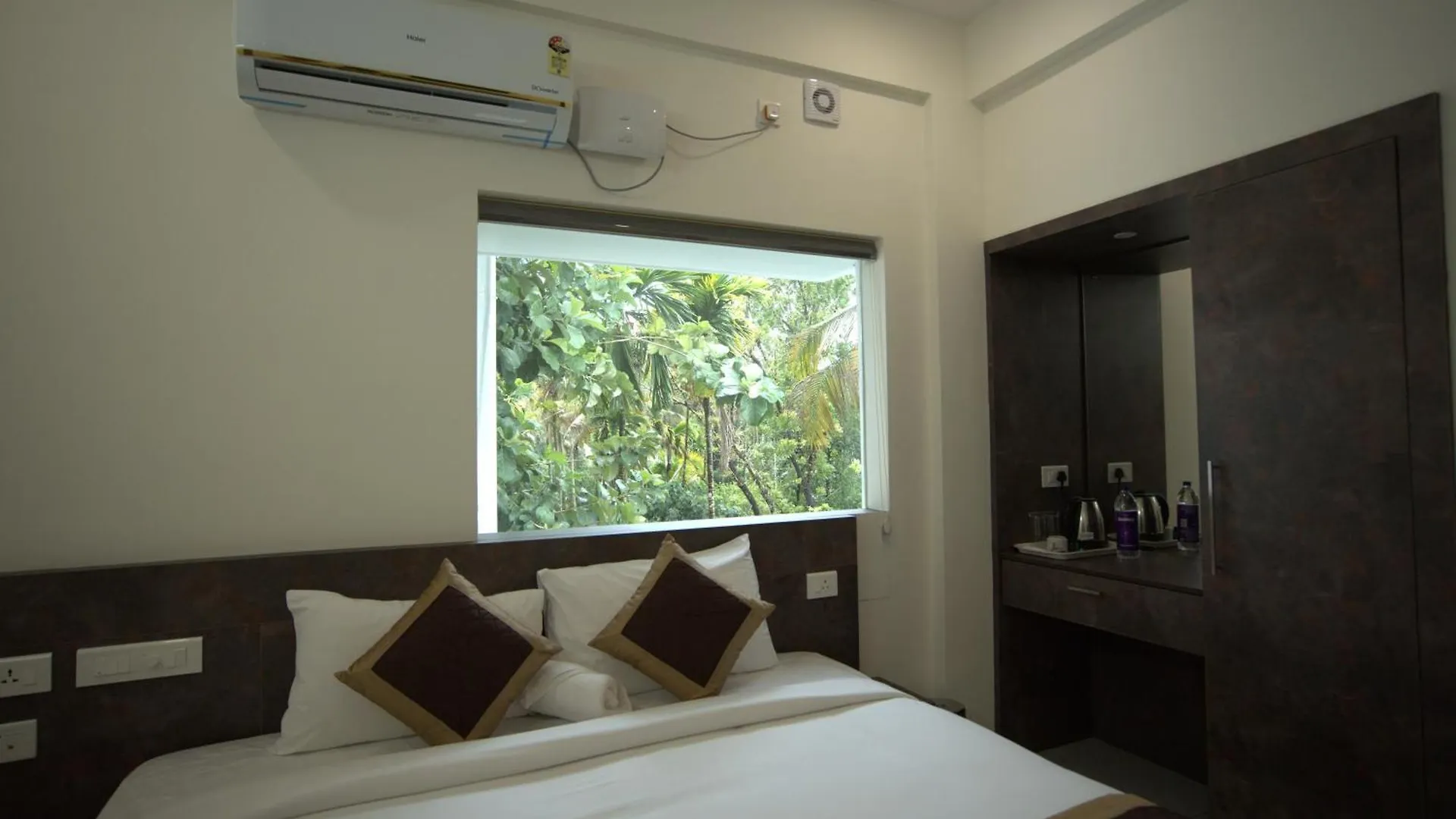 Sreeja Myst Hotel Athirappilly