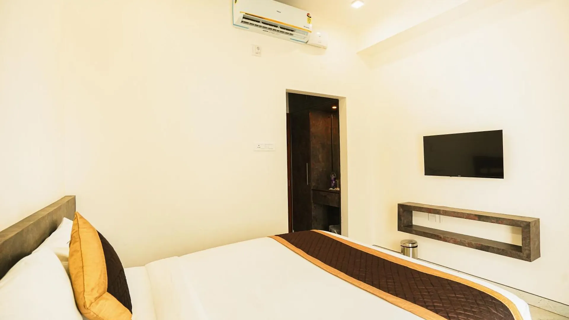 Sreeja Myst Hotel Athirappilly