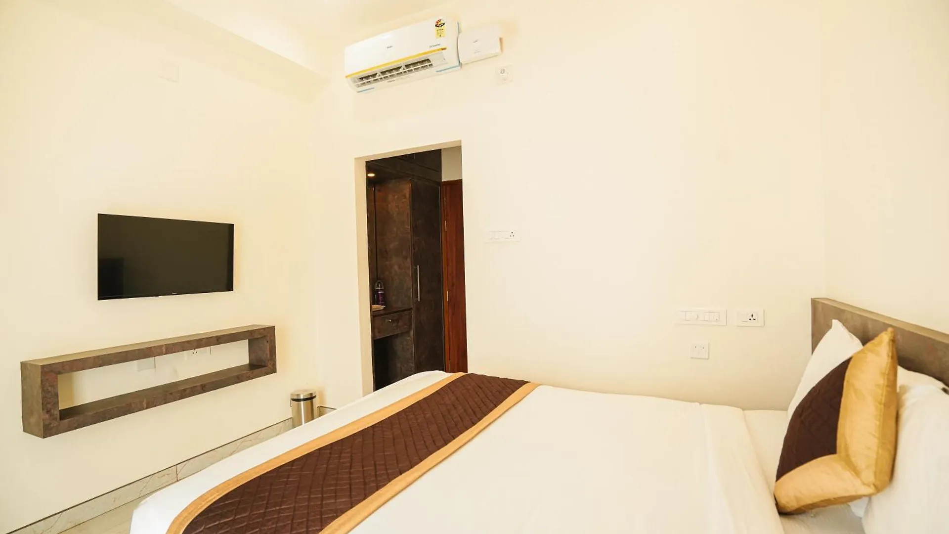 Sreeja Myst Hotel Athirappilly India